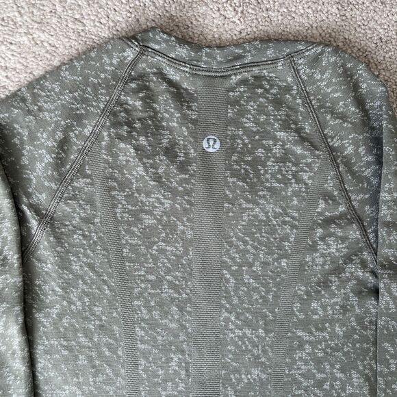Lululemon Swiftly Tech Shirt Womens 2 Long Sleeve Green Camo Running Workout - Picture 1 of 7